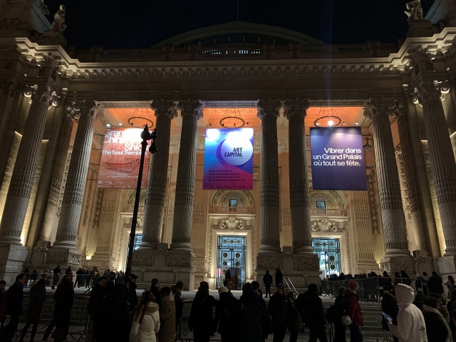 夜のグランパレ外観